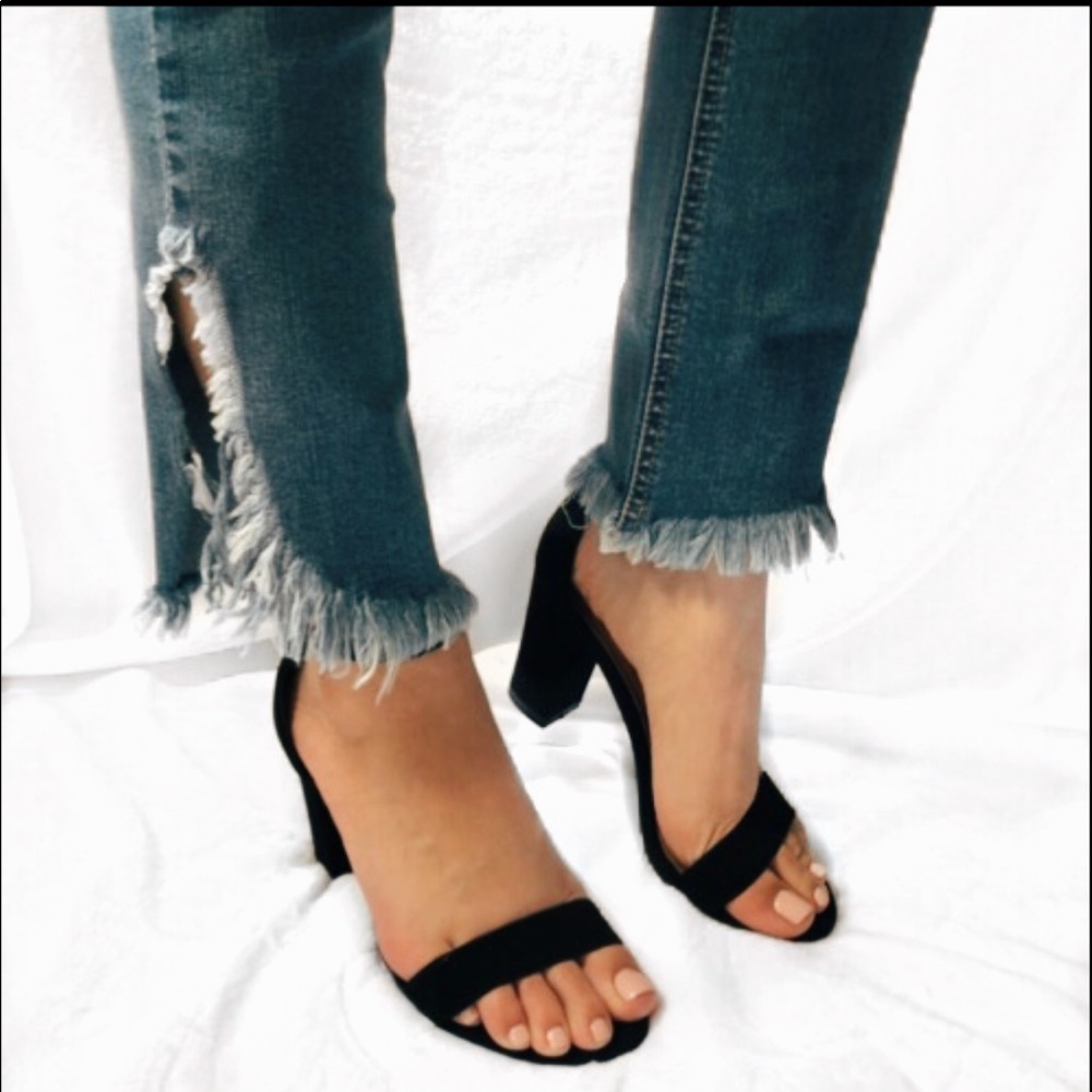 🔻SALE •LAST ONE (S)• Alexa Frayed Hem Jeans - Picture 4 of 7